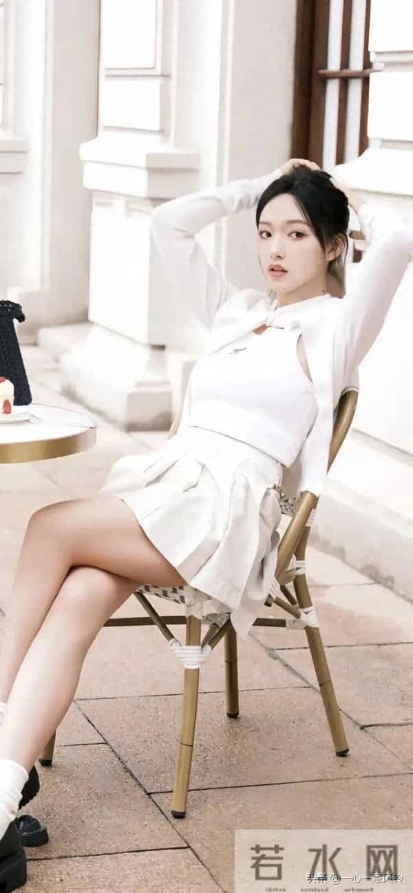 程潇衬衫遇上百褶裙，这波甜飒风穿搭太戳人！