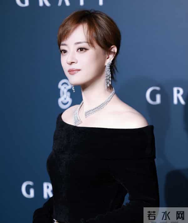 43岁孙俪街头被偶遇,打扮很知性很有女人味,身材真的很好