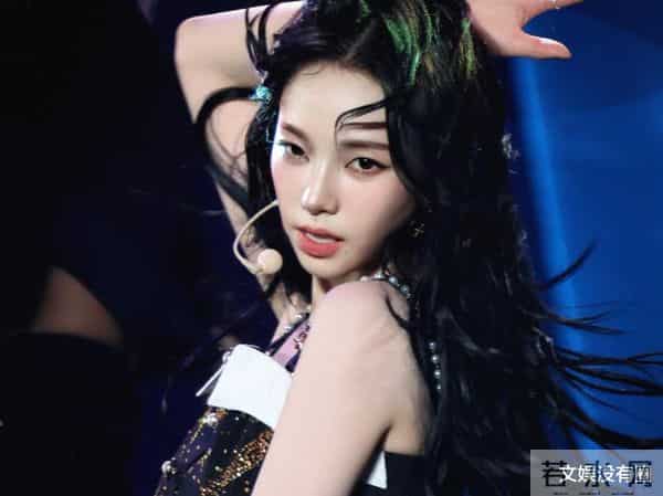 韩网热议：柳智敏必须化舞台妆才行，淡妆就成了普通人！