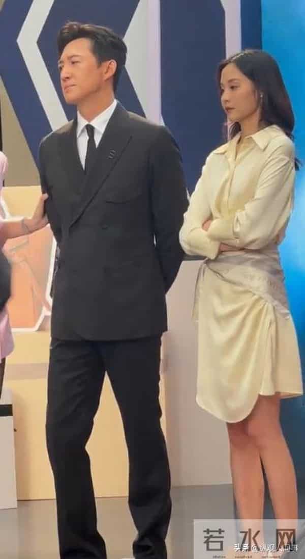 宁波街头偶遇明星!生图下秦岚脸僵又疲惫,王阳瘦了硬凹下颌线