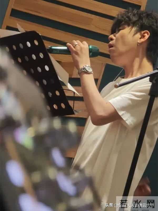 德云社张云雷空降师弟直播间，连线21分钟，人气暴增，我弟我宠