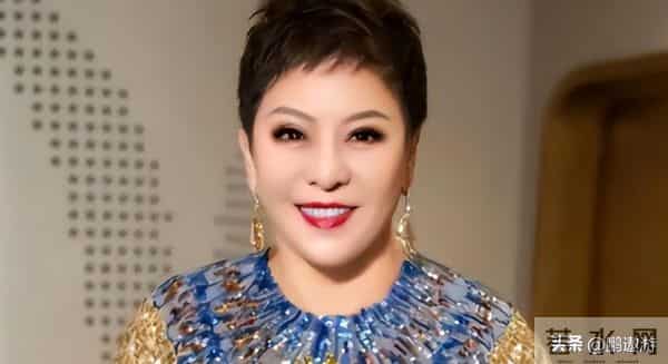 一天两大瓜,向太直播开怼王家卫,一代宗师骨灰被盗,个个离谱