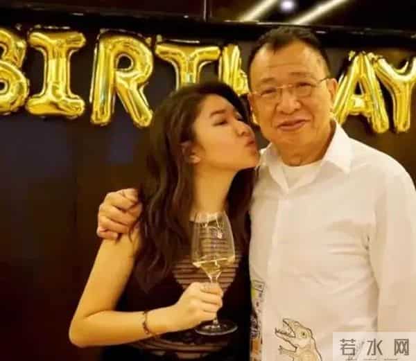 许绍雄生忌，女儿首发文悼念：将保留父亲社交账号，延续“欢喜”