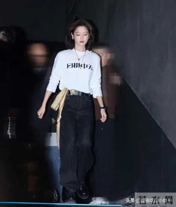 辛芷蕾路演穿搭分享，戴老铺的金葫芦项链穿香奈儿外套，优雅大气