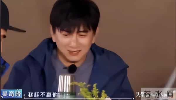 刘诗诗6岁儿子步步被嘲‘魔丸’,打架扯开躺地撒泼,用腿绊妈妈