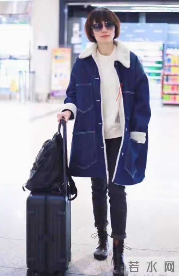 袁泉才是极简风穿搭标杆：基础款+配色干净，秋冬照穿高级感拉满