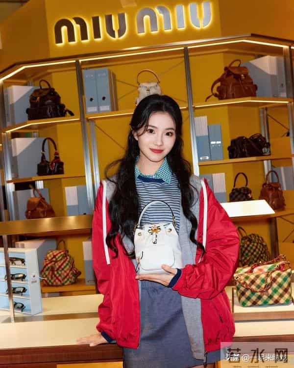 刘浩存绝美性感，气质封神惊艳瞬间