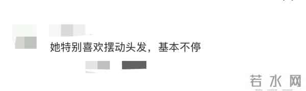 朱珠现身机场,不停撩拨头发被吐槽,女儿王珠宝接机把她扑倒了