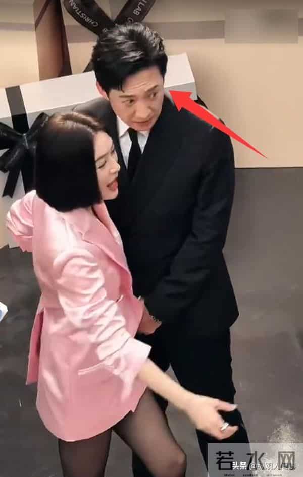 宁波街头偶遇明星!生图下秦岚脸僵又疲惫,王阳瘦了硬凹下颌线