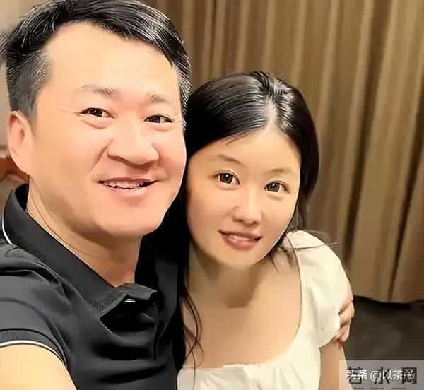 知名演员无戏可拍,在老家拍视频卖炒面,张颂文早已揭开内娱真相