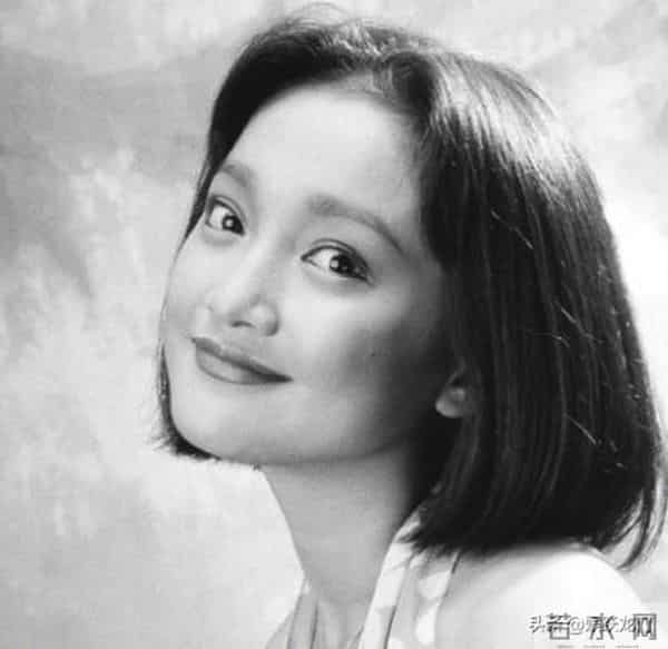 年过50岁的周迅一头白发，无儿无女成为了这辈子最大的遗憾！