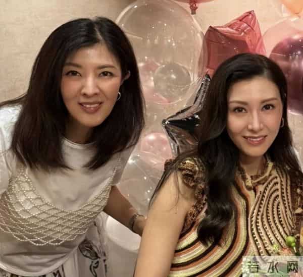 李嘉欣亲姐当婆婆了,有多少人还记得她苦等五年,带球上位的往事