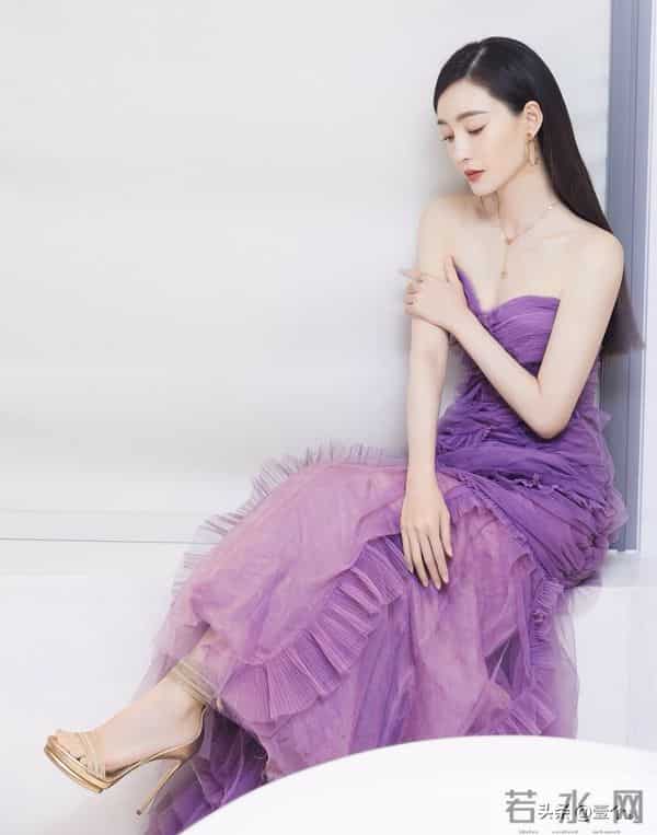 从“素颜出圈”到“风格百变”，王丽坤越来越欲了