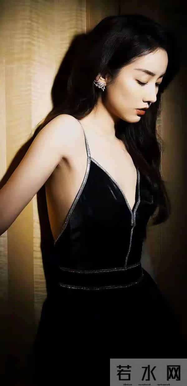 吕一，肤白貌美，体态丰腴：写真欣赏。