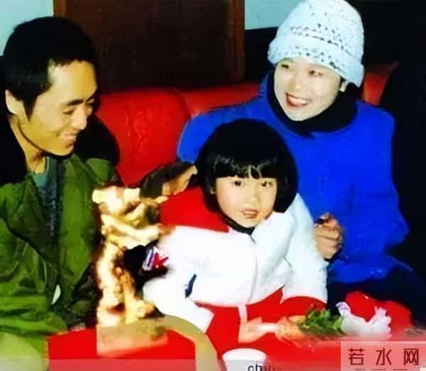 与张艺谋分手多年后,前配偶肖华坦言:在爱别人前,先学会爱自己