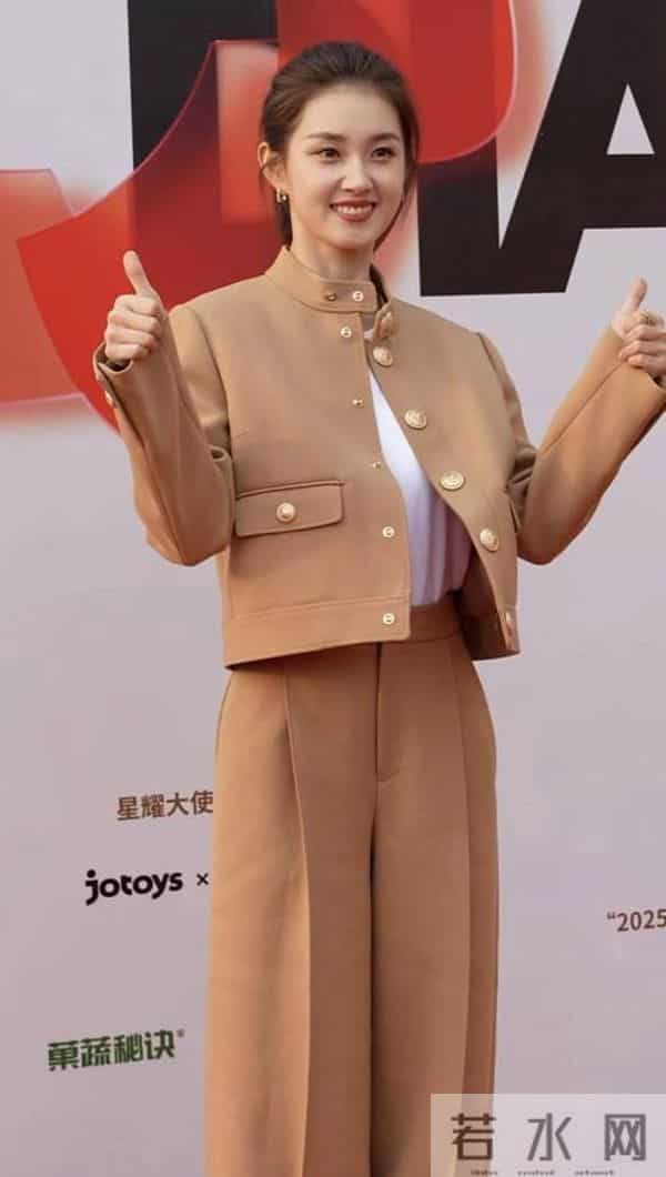 横店这一夜,珠圆玉润的短剧女神郭宇欣,秒了内娱一堆“排骨精”