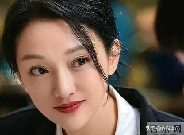 年过50岁的周迅一头白发，无儿无女成为了这辈子最大的遗憾！