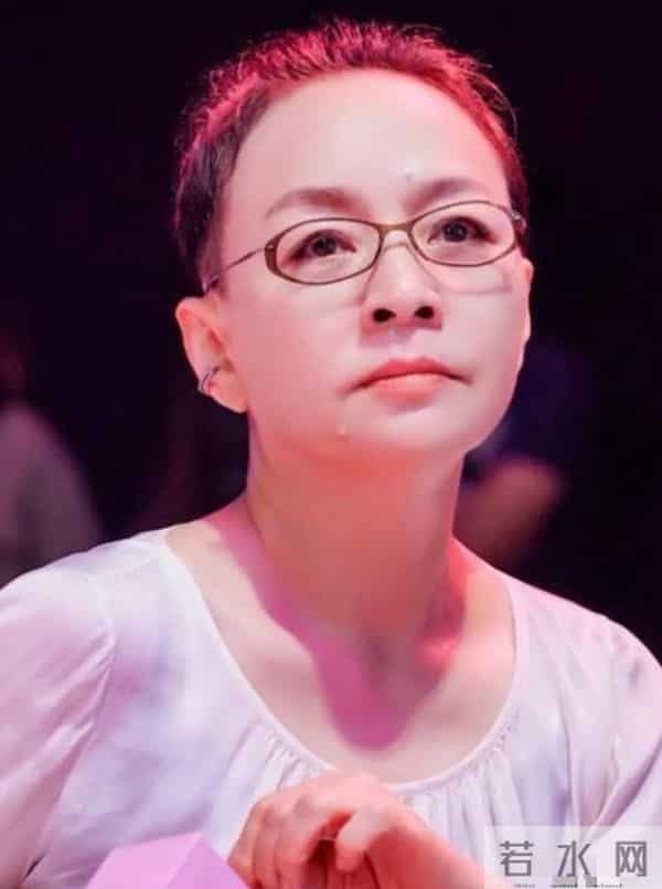 宋丹丹没想到,被自己公开怒斥的英达,如今竟走上了另一条上坡路