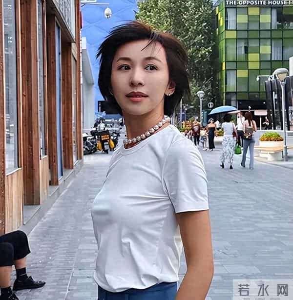 饭喂嘴里都不会吃，从"央视国脸"到销声匿迹，欧阳夏丹还是失算了