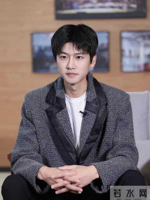 95花邢菲恋情曝光！夜宿男方次日同返，男友竟是青春有你的他？