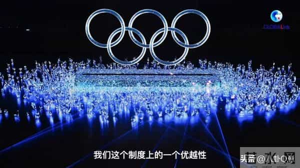 恩爱25年难敌岁月残酷！74岁张艺谋瘦弱如柴，43岁陈婷仍娇美如花