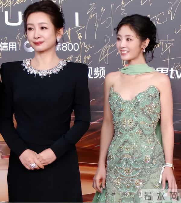 微博视界大会:杨幂丰满有料,关晓彤珠圆玉润,蒋欣美一大跳