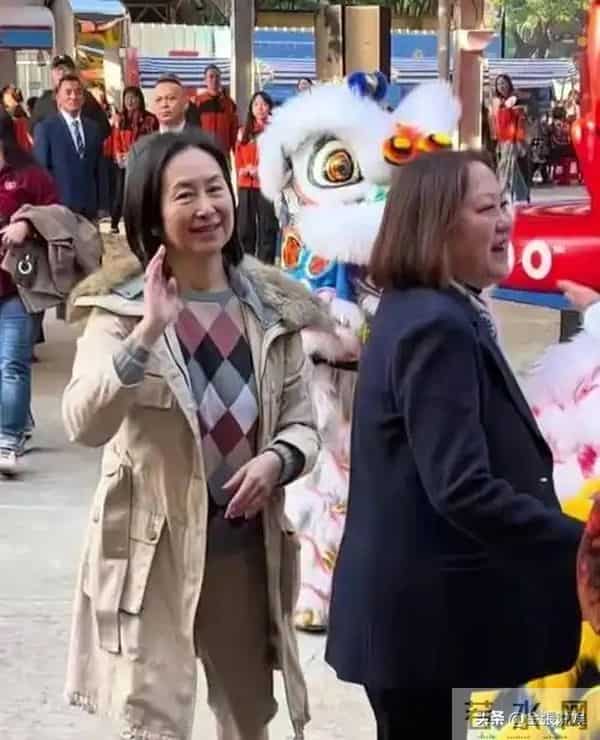 何超琼近况曝光，生图满头白发还有老年斑，和澳门大会判若两人