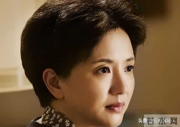 不拍吻戏，不嫁豪门，30岁自毁前程演妈妈，丈夫是她叛逆的后盾