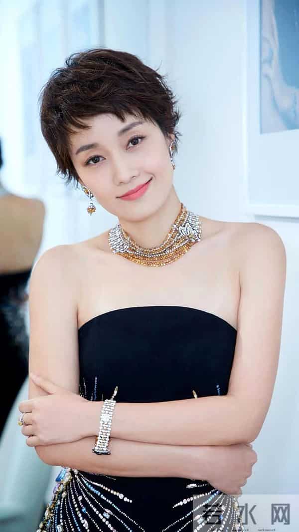 官媒发文，高调官宣49岁马伊琍喜讯，全网恭喜，终于等到这一天