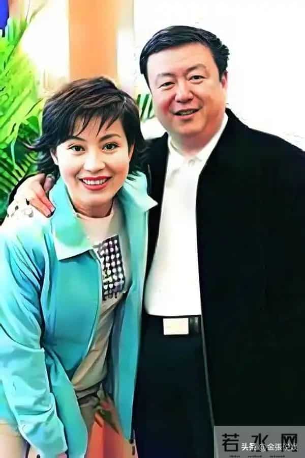 一婚娶央视主持人，二婚娶演员，三婚娶小30岁美女，64岁终于当爹