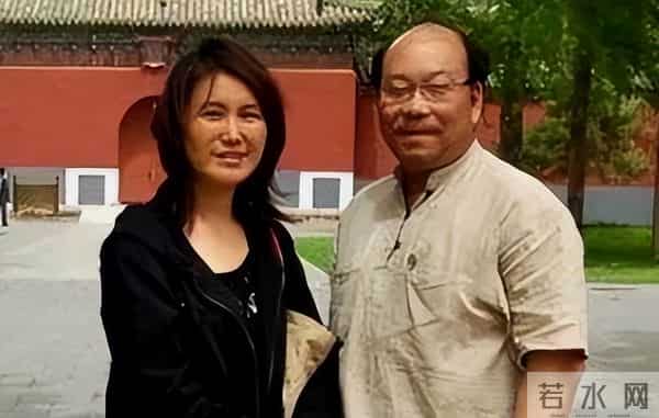 没领证却同居多年,38岁高龄生下女儿,守寡七年只为完成丈夫遗愿