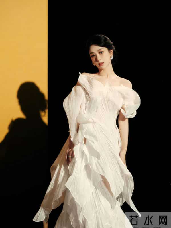 11.4娱乐瓜:肖战 杨紫 成毅 杨幂 白鹿 彭小苒 张凌赫 梁洁 李兰迪