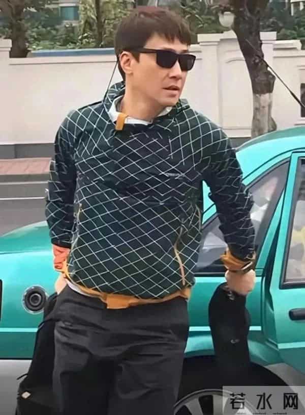 黎明现身街头,老婆阿wing贤妻良母