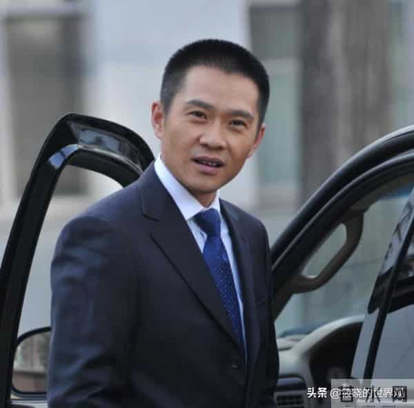 戏红人不红,明明自己很帅却娶“丑女”为妻,恩爱24年他到底图啥