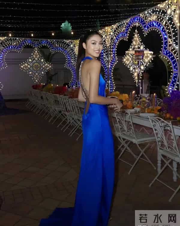 任达华一家意大利参加婚礼，20岁女儿任晴佳身材高挑，美如超模