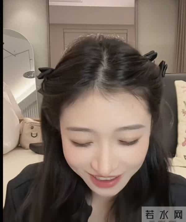 王格格直播感叹张凌赫是她现实中见过最帅的男人！不敢和他对视