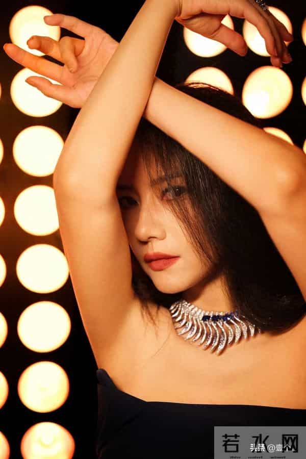 高圆圆太欲了，气质与生活态度沉淀出的立体韵味