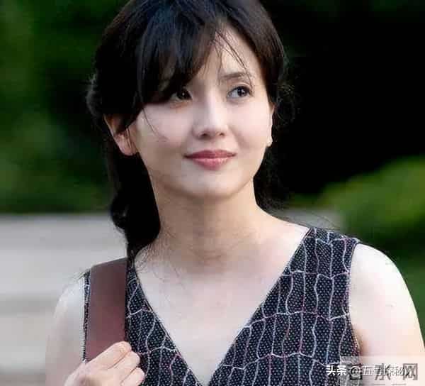 不拍吻戏，不嫁豪门，30岁自毁前程演妈妈，丈夫是她叛逆的后盾