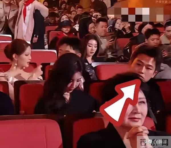 这个微博视界大会，让人惋惜的一幕出现了，欧豪偷偷看曾经的恋人