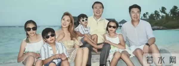 14岁就长得“倾国倾城”，24岁被富豪花7亿娶回家，8年生下4个娃