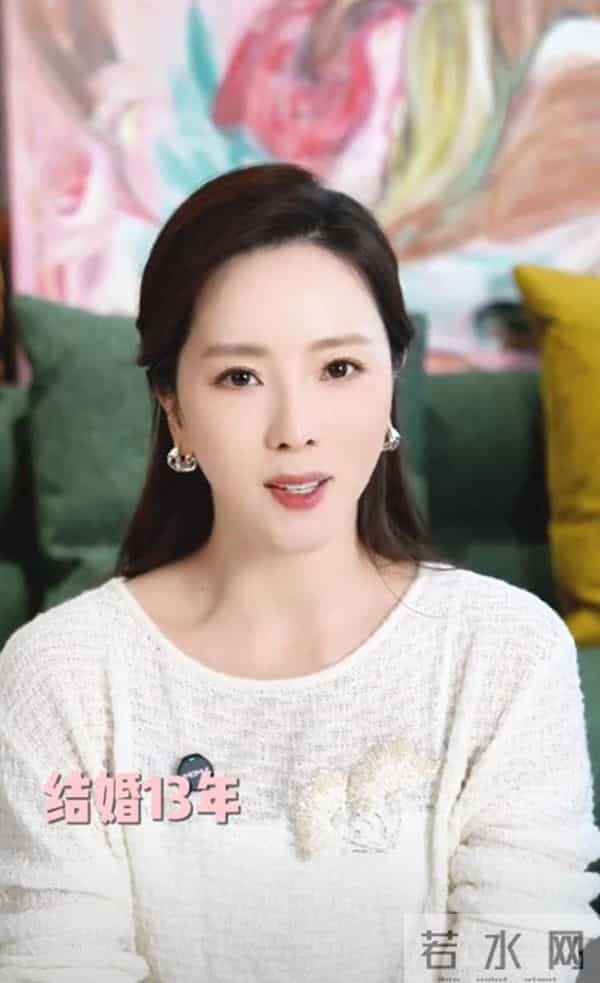 李思思结婚13年秀幸福，谈北大老公满是爱慕，夸他是最棒合伙人