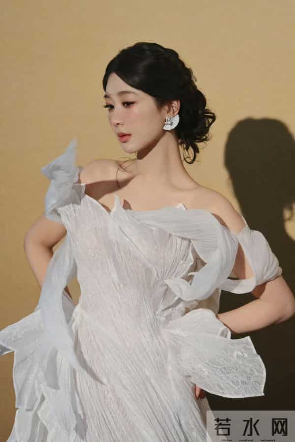 11.4娱乐瓜:肖战 杨紫 成毅 杨幂 白鹿 彭小苒 张凌赫 梁洁 李兰迪