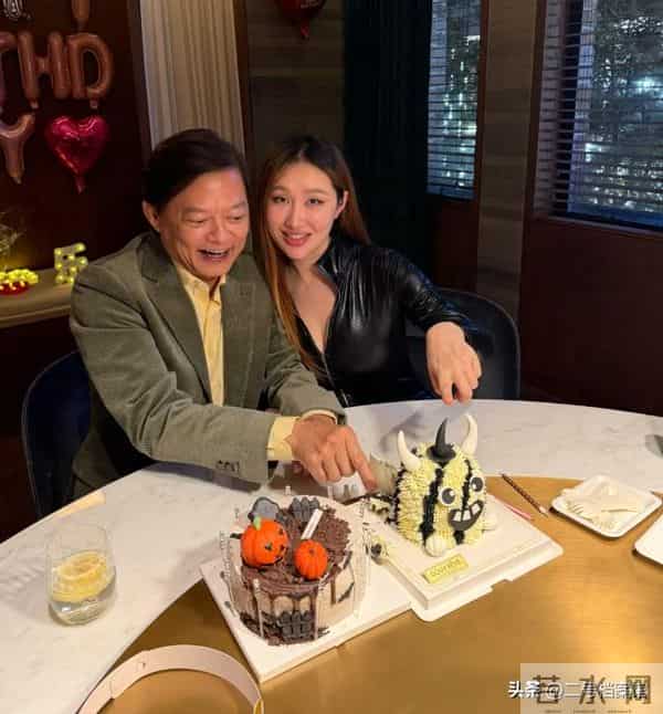 挤走原配自己做美艳师娘, 嫁65岁音乐家的王冰冰, 如今玩的更"花"了