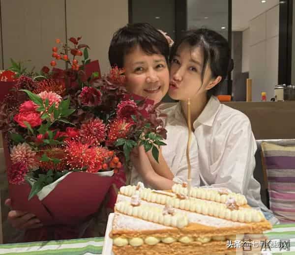 59岁茹萍的痛:女儿离婚,儿子大龄未婚,风光背后满是无奈