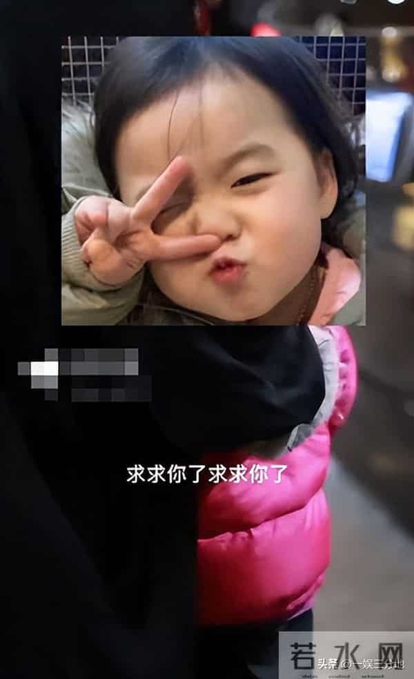 白百何一家回国,大儿子又黑又老,小儿子长相曝光眼小脸大不像她