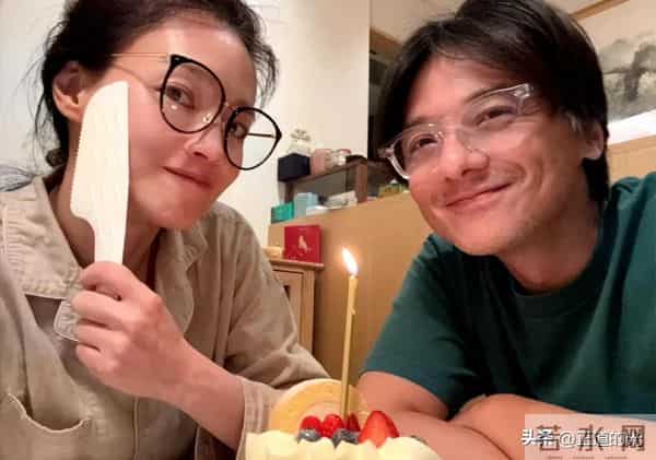 舒淇依偎在冯德伦怀里 男方结婚9年断崖衰老 胡子花白 两人至今未育