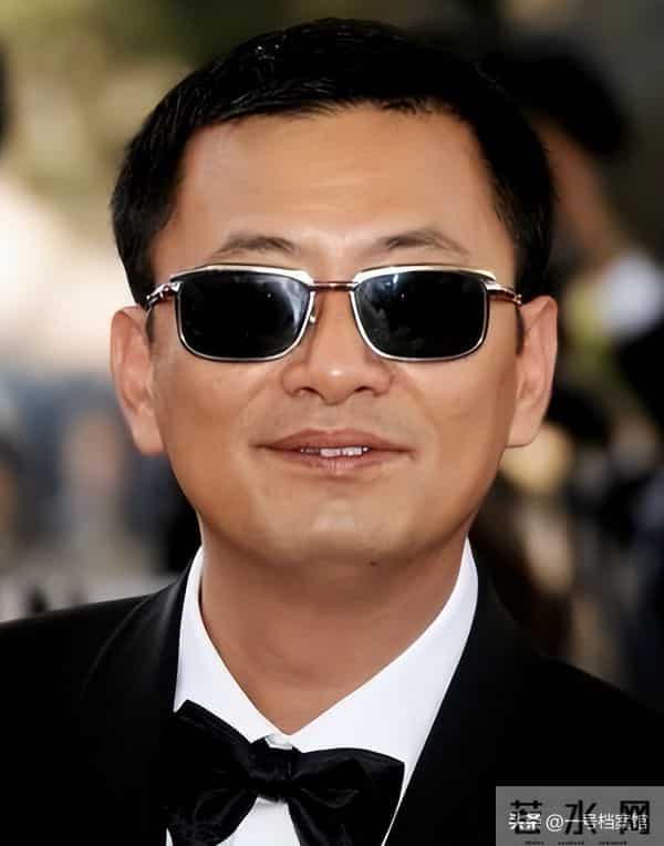 拔出萝卜带出泥!逼疯辛芷蕾,袒护“欺负幼女”的他 王家卫惹众怒