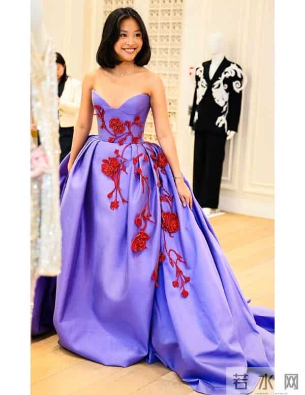 陈可辛吴君如19岁女儿参加巴黎名媛舞会，张艺谋女儿等人也参加过