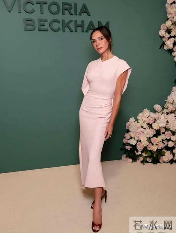 恭喜！50岁贝克汉姆正式授勋，西装可以纪念一辈子