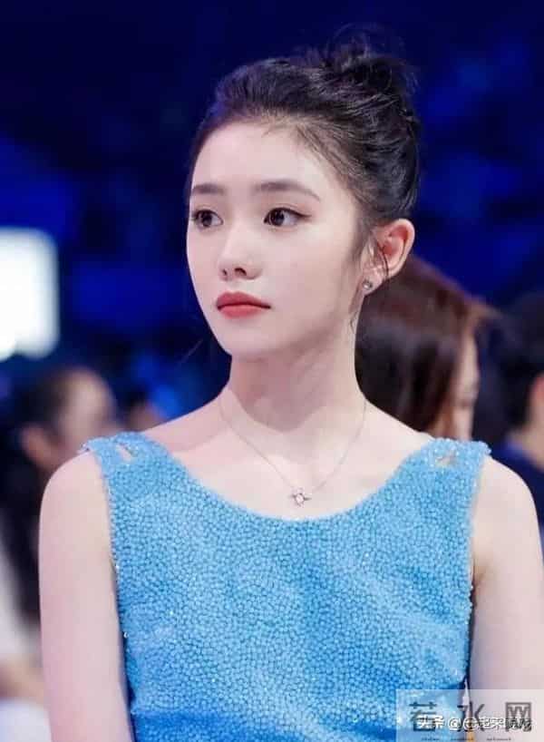 刘浩存绝美性感，气质封神惊艳瞬间